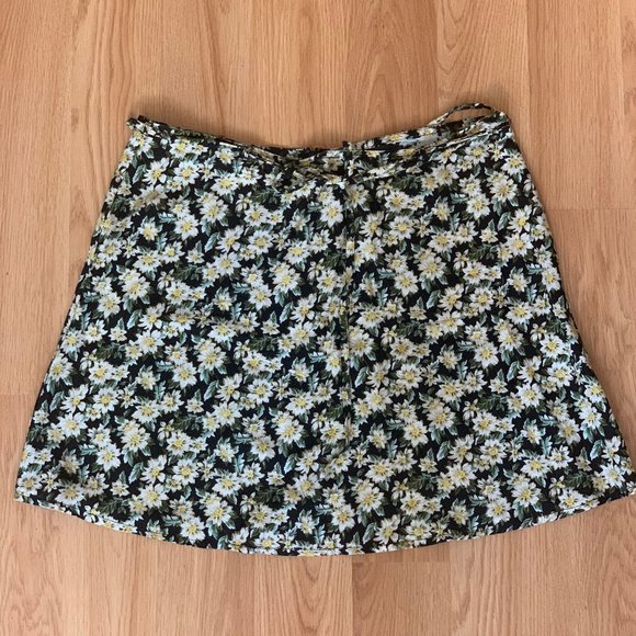 Princess Polly Motel Floral Green Mini Skirt - Picture 2 of 3